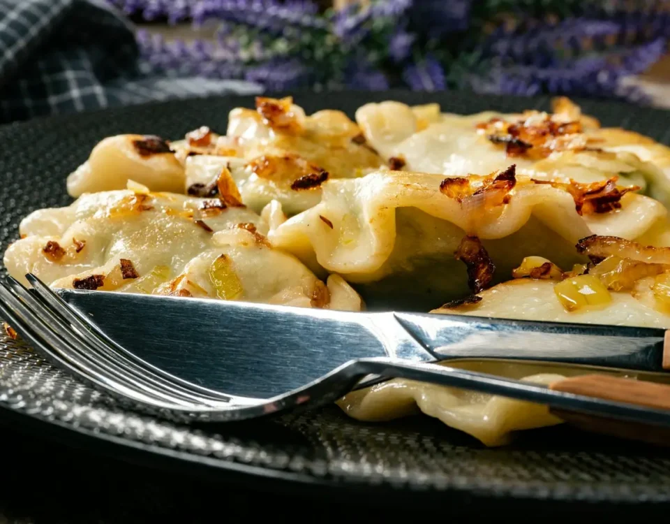 pierogi na talerzu